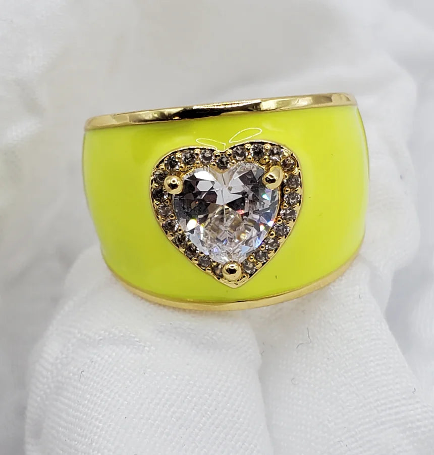 Anillo de corazón de diamantes esmaltados