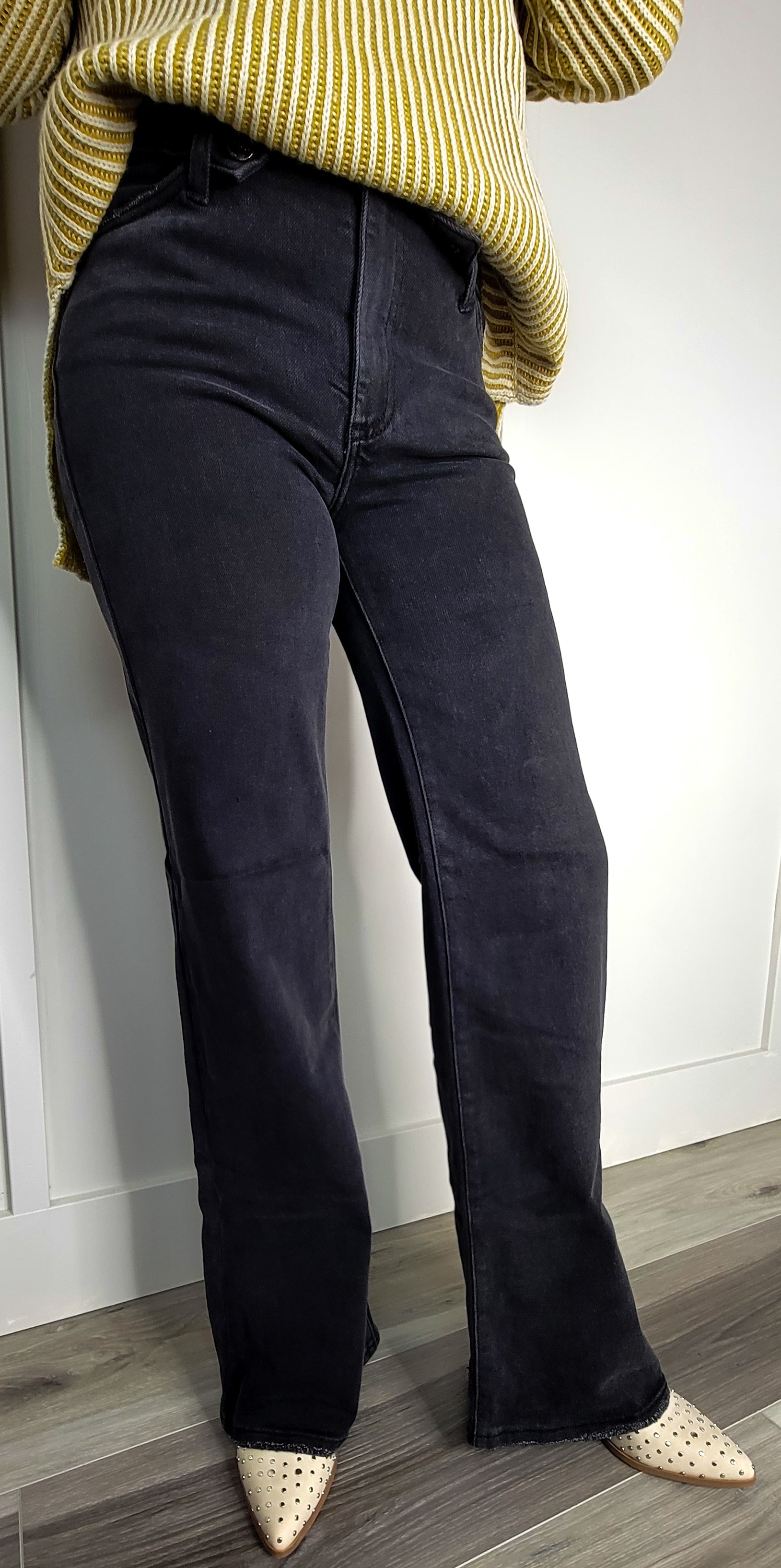 Mid-Rise Flap Straight Jeans