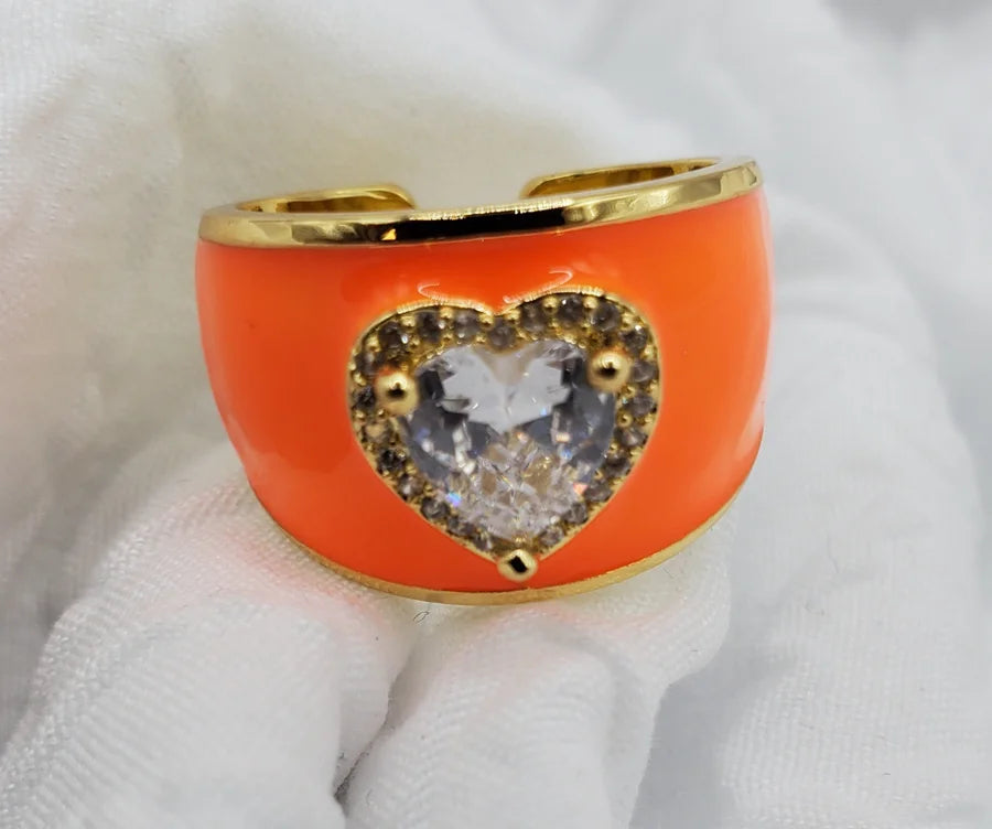 Anillo de corazón de diamantes esmaltados