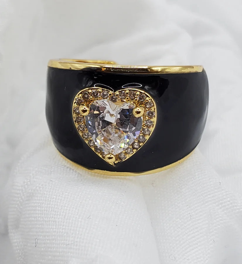 Anillo de corazón de diamantes esmaltados